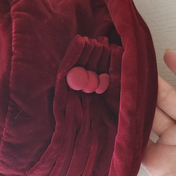 Deep burgundy maroon velvety bucket hat pleated detail button embellished - Picture 4 of 6